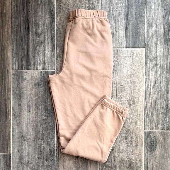 Fabletics sweatpants joggers Small peach Slim fitting with zipper pockets EUC - Picture 4 of 5
